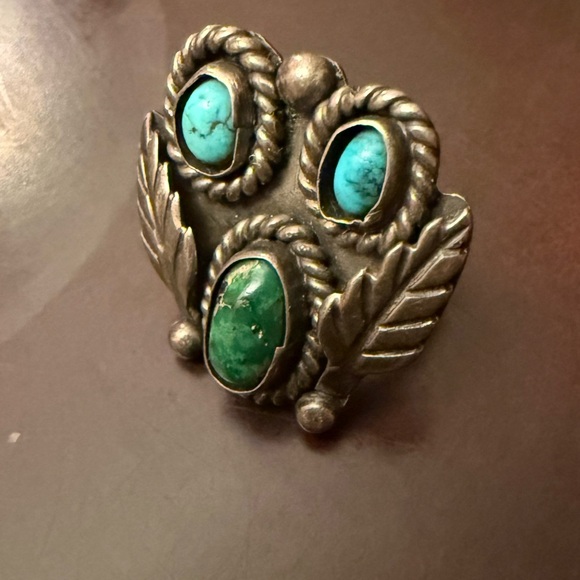 Turquoise and Silver Ring - Picture 4 of 7